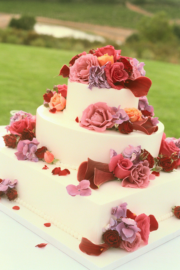 square wedding cakes with flowers. fresh flowers, square